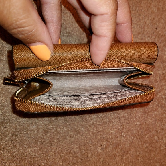Jet Set Travel Billfold - Picture 3 of 5